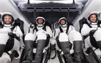SpaceX làm nên lịch sử với chuyến đi bộ ngoài không gian của phi hành gia tư nhân