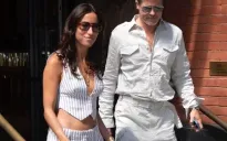 Brad Pitt mặc đồ thời trang hơn kể từ khi có bạn gái mới
