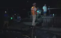 Bắt giữ 2 phương tiện vận chuyển cát trái phép trên sông Đồng Nai