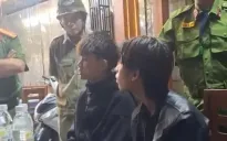 Bắt giữ 2 thiếu niên mang súng tự chế đến quán nhậu gây rối