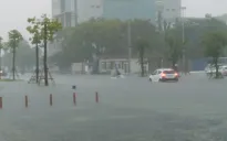 Đà Nẵng mưa lớn gây ngập sâu do ảnh hưởng rìa xa áp thấp nhiệt đới