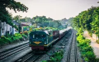 Khôi phục tuyến đường sắt Yên Viên - Lào Cai, tạo thuận lợi vận chuyển hàng cứu trợ