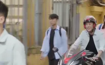 Đi giữa trời rực rỡ - Tập 37: Chứng kiến Pu - Thái thân thiết, Chải ôm trái tim tan vỡ về phòng trọ