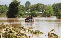 Hơn 100 người ngộ độc sau khi tiêu thụ thực phẩm cứu trợ lũ lụt ở Myanmar