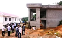 Trường học đang xây dựng ở Thanh Hóa bị sạt lở nghiêm trọng