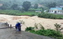 Ứng phó mưa lớn kéo dài, xã biên giới Thanh Hóa khẩn cấp sơ tán dân