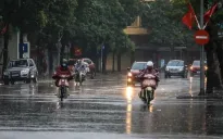 Mưa dông bao phủ khắp cả nước, Bắc miền Trung mưa lớn hết đêm nay