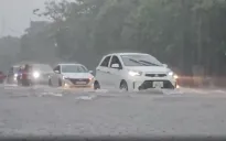 Nghệ An: Nhiều tuyến đường ngập sâu do mưa lớn kéo dài tại TP Vinh