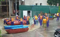 Nước lũ dâng cao, hàng trăm hộ dân ở TP Thanh Hóa phải di dời khẩn cấp