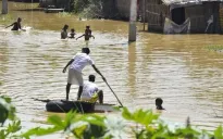 Nhiều người dân Ấn Độ mắc kẹt trên đảo do ngập lụt