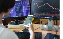 VN-Index sát mốc 1.300 điểm