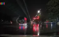 Nguy hiểm xe tải vượt đèn đỏ, phóng nhanh qua ngã tư
