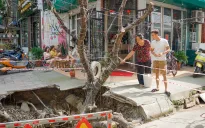 Hố sụt sâu gây mất an toàn giao thông tại thành phố Tuyên Quang