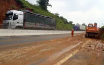 Sạt lở trên cao tốc Nội Bài - Lào Cai, nhiều hộ dân phải di dời