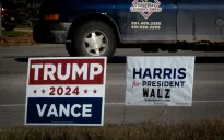 Phố Wall lo ngại về ông Trump, cảnh giác với bà Harris