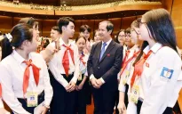 Bộ trưởng Bộ Giáo dục và Đào tạo hỏi học sinh ‘ai là người quan trọng nhất để loại bỏ bạo lực học đường?’