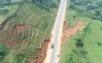 Sạt lở thường trực, uy hiếp an toàn trên cao tốc Nội Bài - Lào Cai