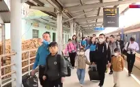 Người lao động được hỗ trợ vé tàu, vé máy bay về quê đón Tết Ất Tỵ