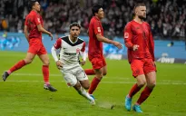 Bayern Munich đánh rơi chiến thắng phút bù giờ