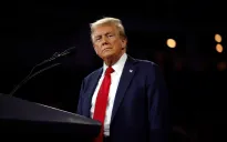 Ông Trump mời gần 300 người đến trú bão Milton tại dinh thự riêng ở Florida