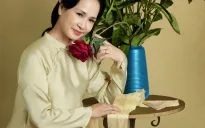 NSND Lan Hương hóa thân làm phụ nữ trong tranh