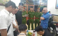 Người bán cháo lòng “nổ” là Cục phó C02 lừa “chạy án”