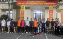 Bắt 8 thanh niên đi xe máy mang dao, kiếm, lạng lách, gây rối trật tự công cộng