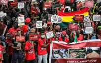 Hệ lụy từ nạn đào vàng trái phép tại Ghana