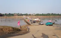 Khẩn cấp tạm dừng hoạt động cầu phao Phong Châu