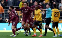 Man City nhọc nhằn giành chiến thắng