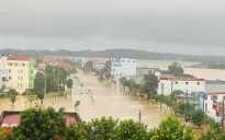 Quảng Bình: Hơn 15.000 ngôi nhà bị ngập do nước lũ lên nhanh