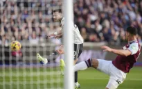 Man United thua đau: VAR gây tranh cãi khi trao phạt đền quyết định cho West Ham!