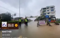 Quốc lộ 1A qua Quảng Bình ngập sâu, giao thông chia cắt