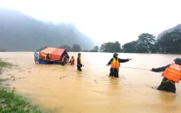 Lũ lụt sau bão số 6 chia cắt nhiều vùng ở Quảng Bình