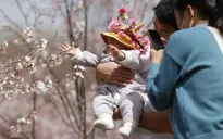 Trung Quốc khuyến khích người dân sinh con