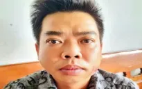 Mâu thuẫn khi hát karaoke, chém bạn nhậu đứt lìa tay