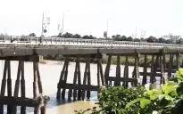Bất an cây cầu cũ đã 60 năm