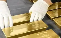 Giá vàng thế giới hạ nhiệt sau khi chạm đỉnh mới