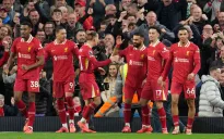 Salah tỏa sáng, Liverpool giành ngôi đầu bảng