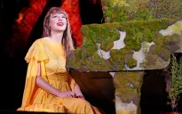 Taylor Swift tiếp tục tạo ra “phép màu” trong chuyến lưu diễn toàn cầu