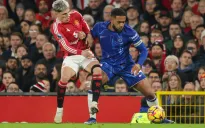 Man Utd chia điểm Chelsea tại vòng 10 Ngoại hạng Anh