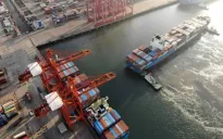 Kinh tế toàn cầu chuẩn bị cho "cú sốc vĩ mô" hậu bầu cử Mỹ