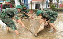 Quân khu 4 tổng lực giúp dân vượt qua bão lũ