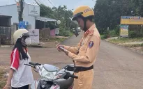 Đắk Lắk: Hơn 1.000 học sinh vi phạm giao thông nhận giấy thông báo ở trường