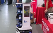 Robot giao nhận giấy tờ có mặt tại triển lãm thiết bị văn phòng Hà Nội