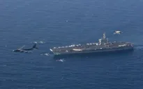 Houthi tấn công tàu hải quân Mỹ