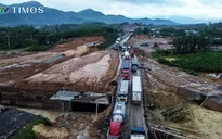 Đà Nẵng: Phương tiện nối nhau hàng cây số chờ qua nút giao cao tốc Hoà Liên - Túy Loan