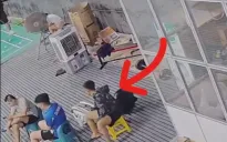 Giả vờ là khách chơi thể thao để trộm cắp tài sản