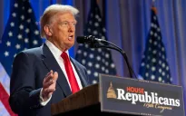 Công tố viên Mỹ hủy bỏ vụ án can thiệp bầu cử và xử lý sai tài liệu mật của ông Trump