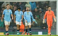 Man City đánh rơi chiến thắng khó tin